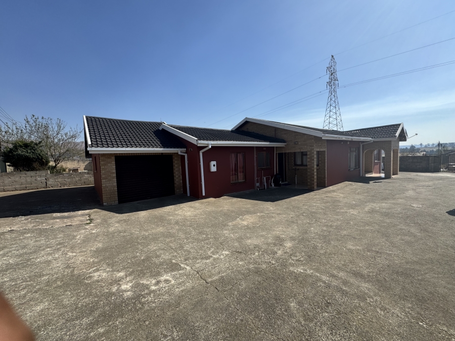 4 Bedroom Property for Sale in Mpophomeni KwaZulu-Natal