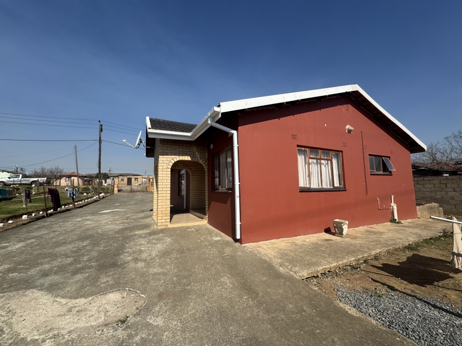 4 Bedroom Property for Sale in Mpophomeni KwaZulu-Natal
