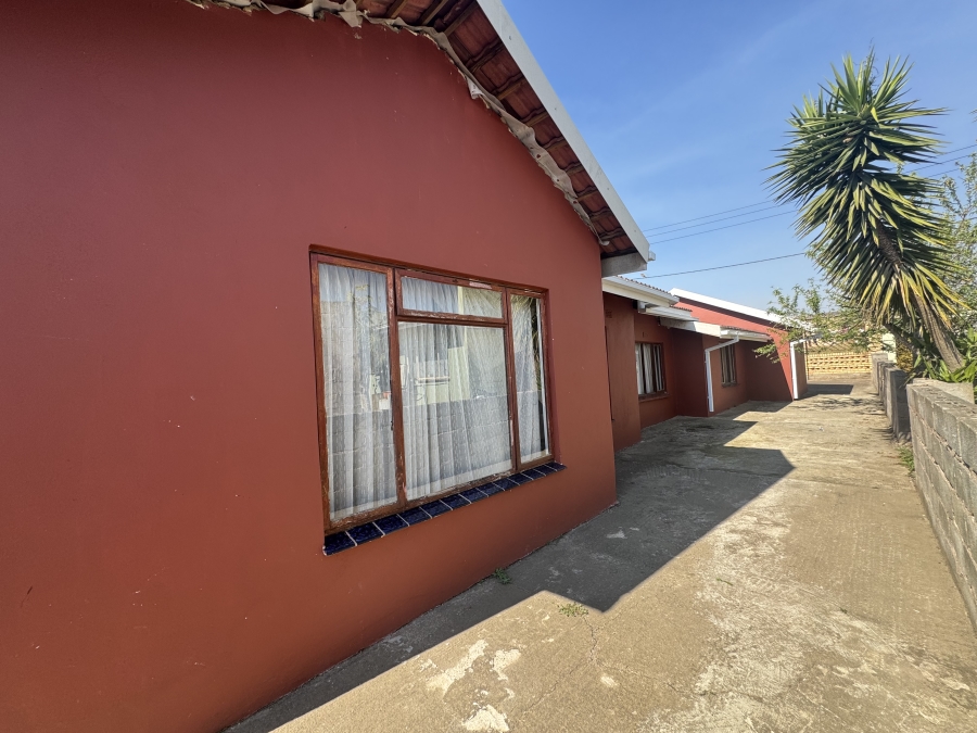 4 Bedroom Property for Sale in Mpophomeni KwaZulu-Natal