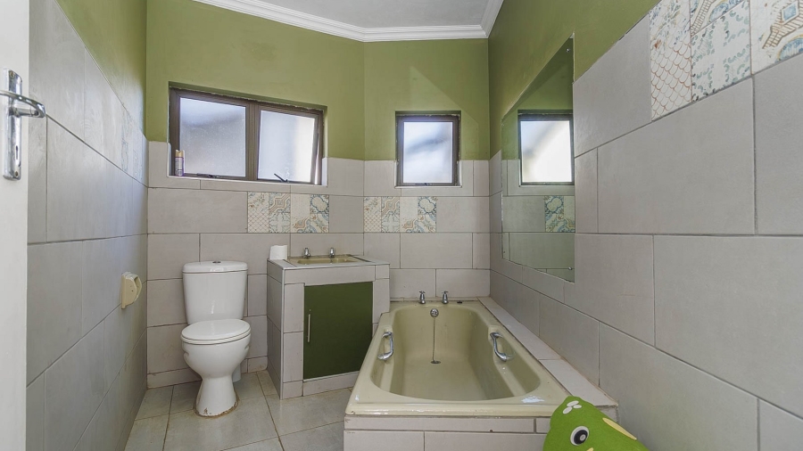 7 Bedroom Property for Sale in Winston Park KwaZulu-Natal