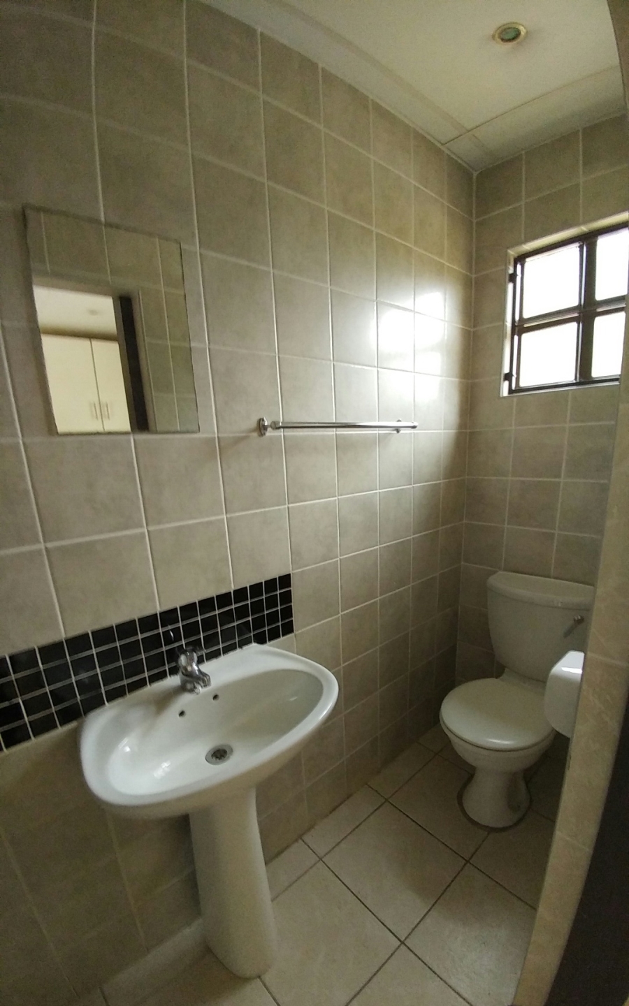 To Let 1 Bedroom Property for Rent in Mount Edgecombe KwaZulu-Natal