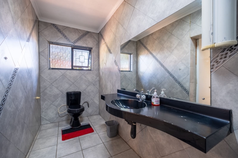 7 Bedroom Property for Sale in Isipingo Hills KwaZulu-Natal