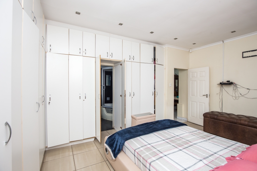 5 Bedroom Property for Sale in Umbilo KwaZulu-Natal