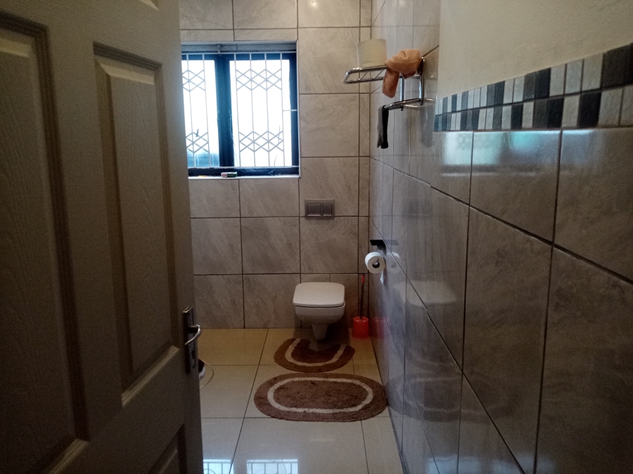 4 Bedroom Property for Sale in Mount Vernon KwaZulu-Natal