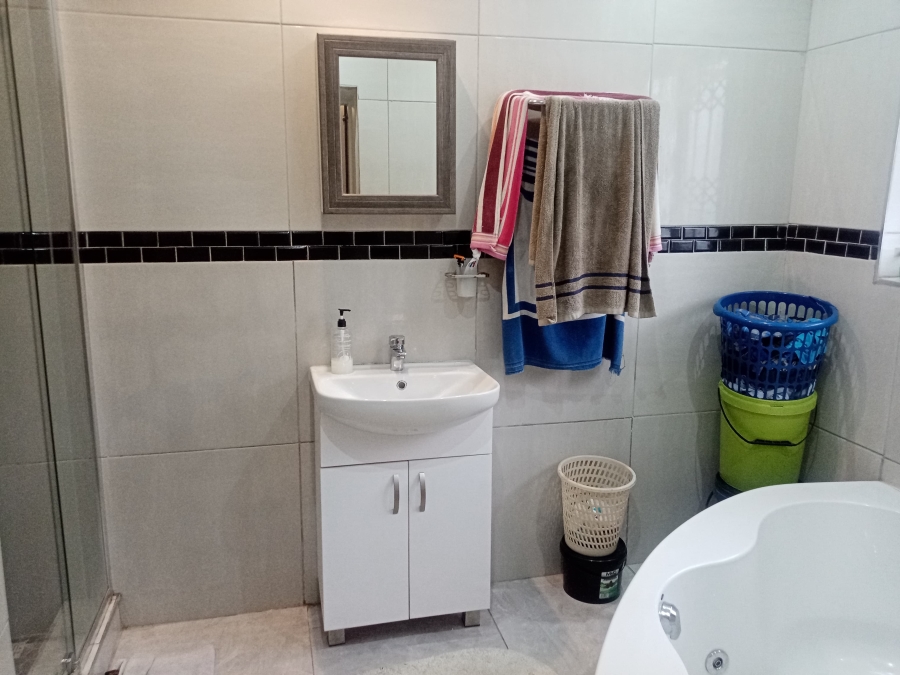 4 Bedroom Property for Sale in Mount Vernon KwaZulu-Natal