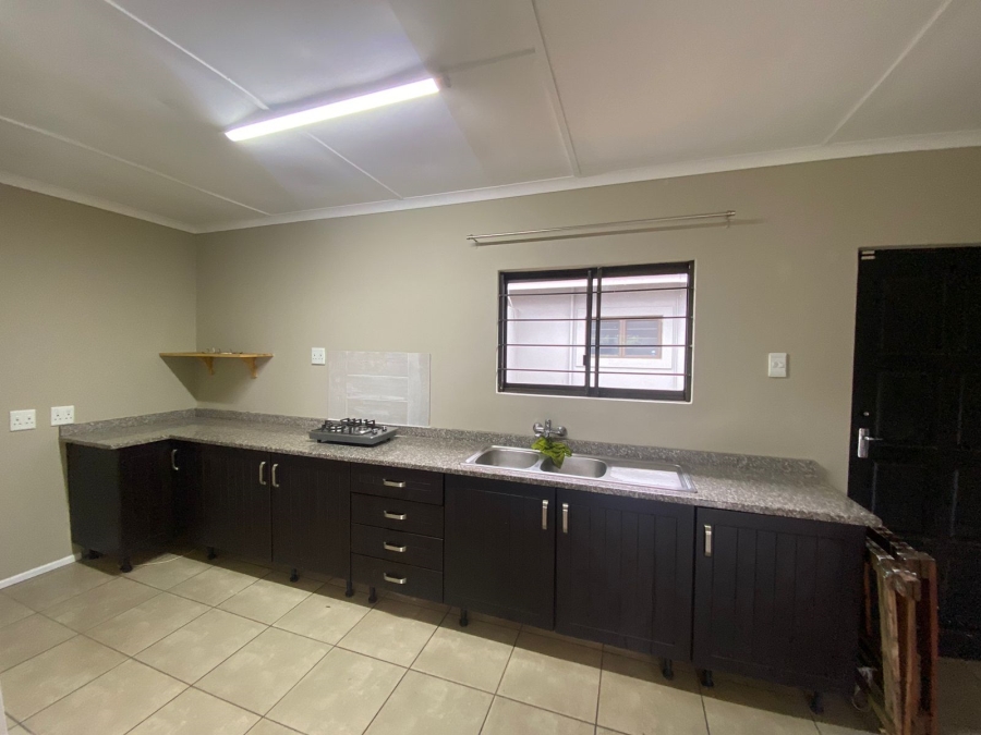 To Let 2 Bedroom Property for Rent in Crestholme KwaZulu-Natal