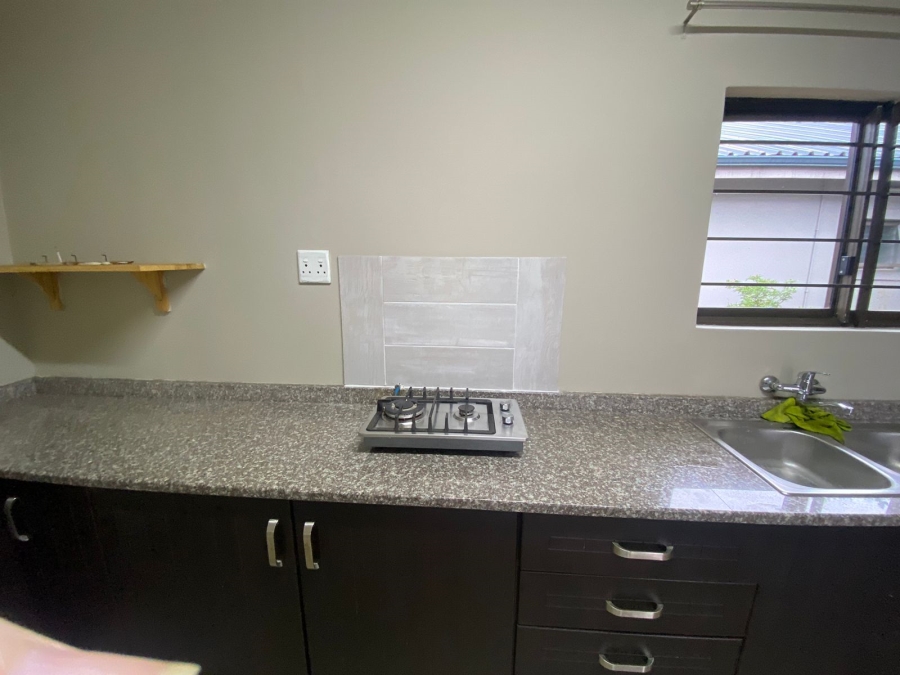 To Let 2 Bedroom Property for Rent in Crestholme KwaZulu-Natal