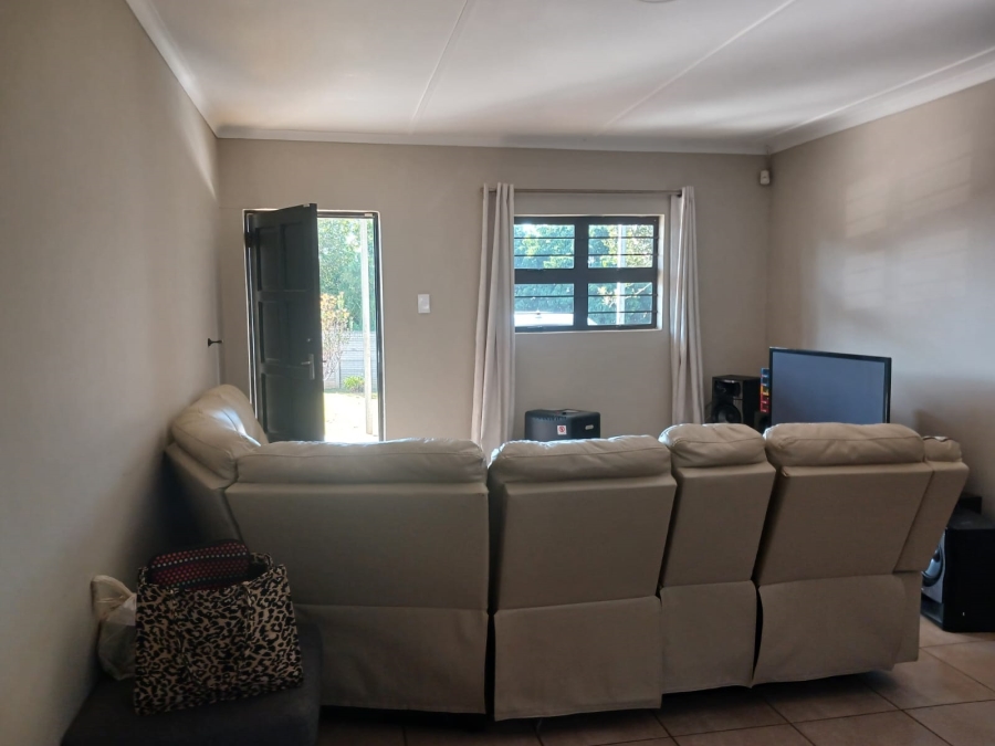 To Let 2 Bedroom Property for Rent in Crestholme KwaZulu-Natal