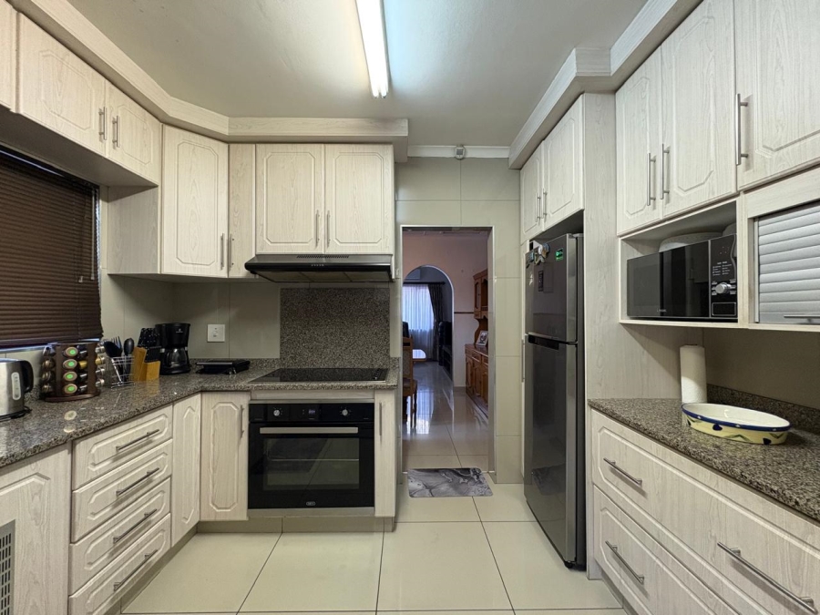 3 Bedroom Property for Sale in Vanrova KwaZulu-Natal