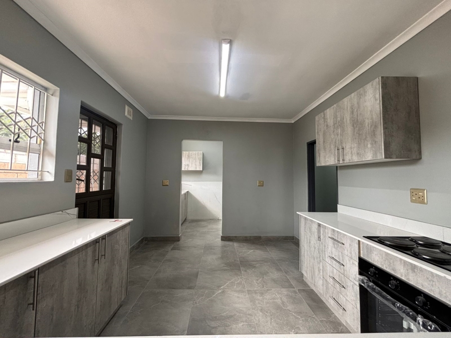 To Let 4 Bedroom Property for Rent in Sherwood KwaZulu-Natal