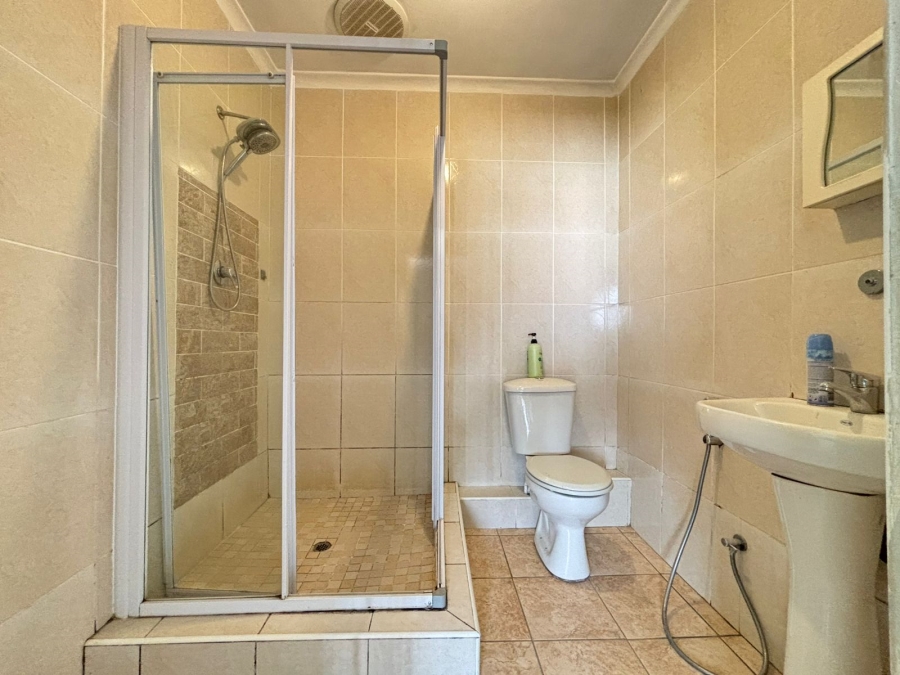 To Let 4 Bedroom Property for Rent in Sherwood KwaZulu-Natal