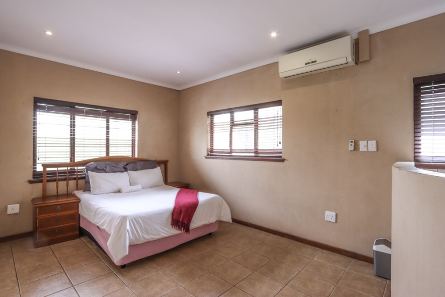 5 Bedroom Property for Sale in Freeland Park KwaZulu-Natal
