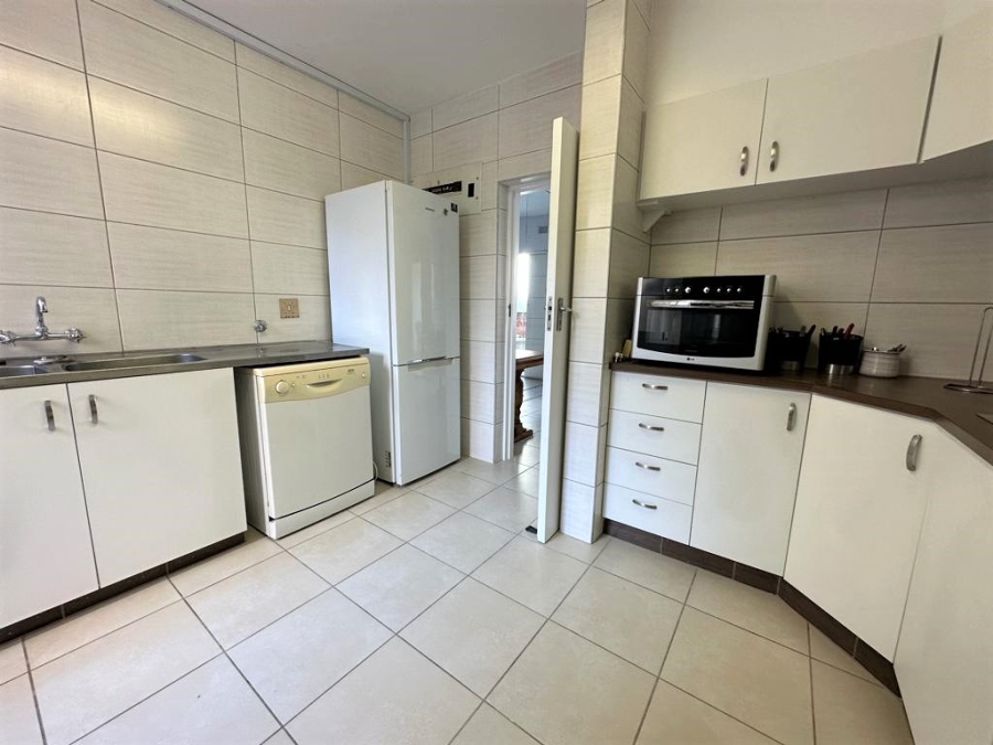 To Let 4 Bedroom Property for Rent in Umhlanga KwaZulu-Natal