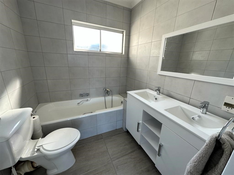 To Let 4 Bedroom Property for Rent in Umhlanga KwaZulu-Natal