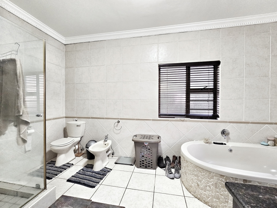 4 Bedroom Property for Sale in Meer En See KwaZulu-Natal