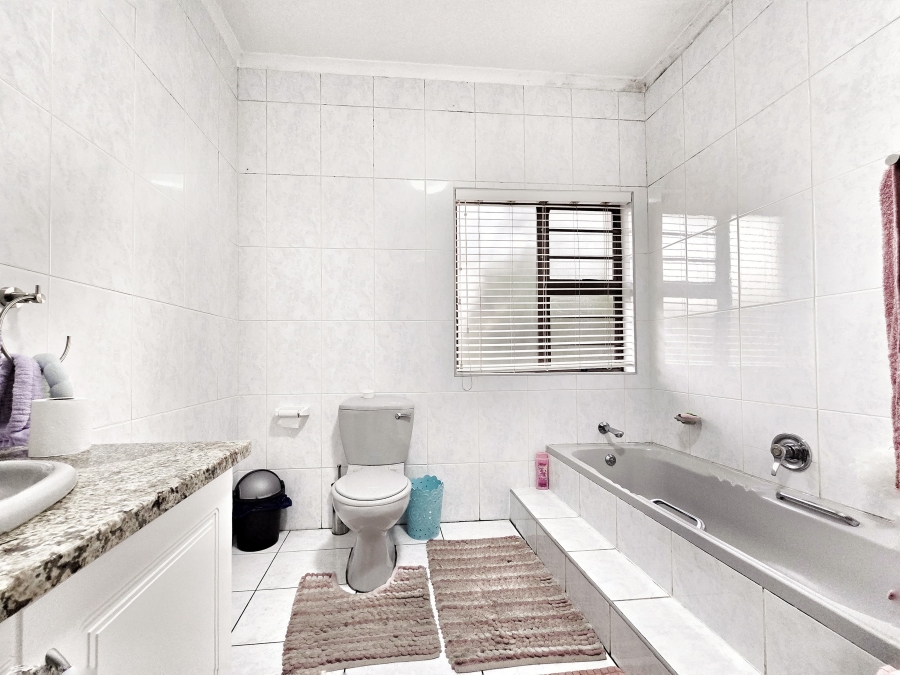 4 Bedroom Property for Sale in Meer En See KwaZulu-Natal