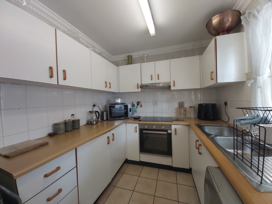 To Let 2 Bedroom Property for Rent in Umhlanga KwaZulu-Natal