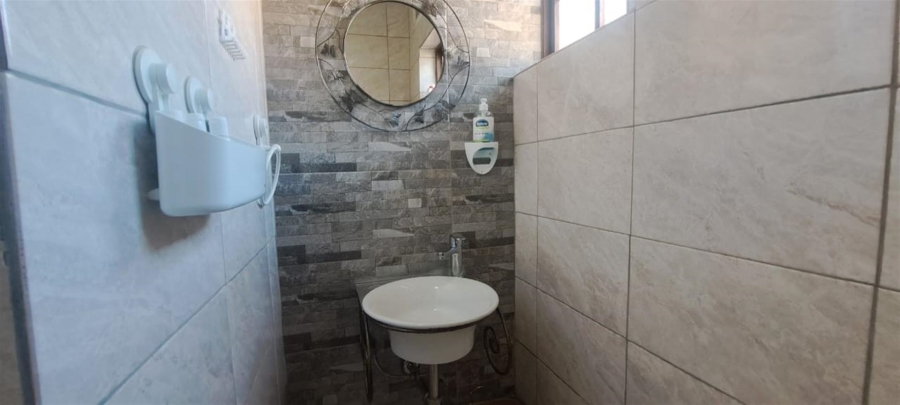 To Let 3 Bedroom Property for Rent in Malvern KwaZulu-Natal
