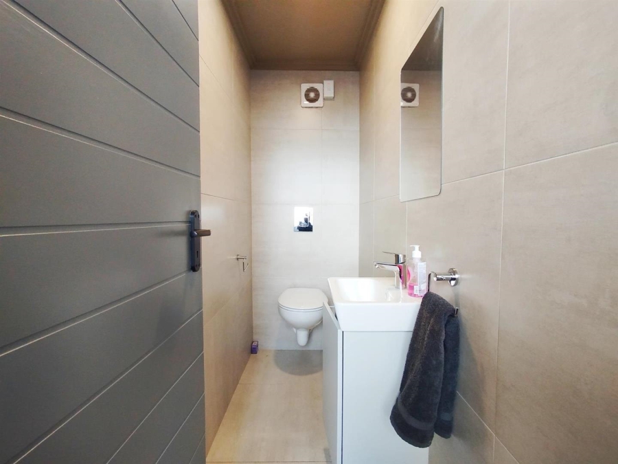 1 Bedroom Property for Sale in Umhlanga KwaZulu-Natal