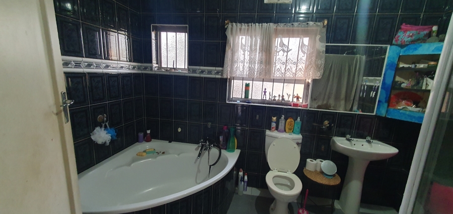 9 Bedroom Property for Sale in Bluff KwaZulu-Natal