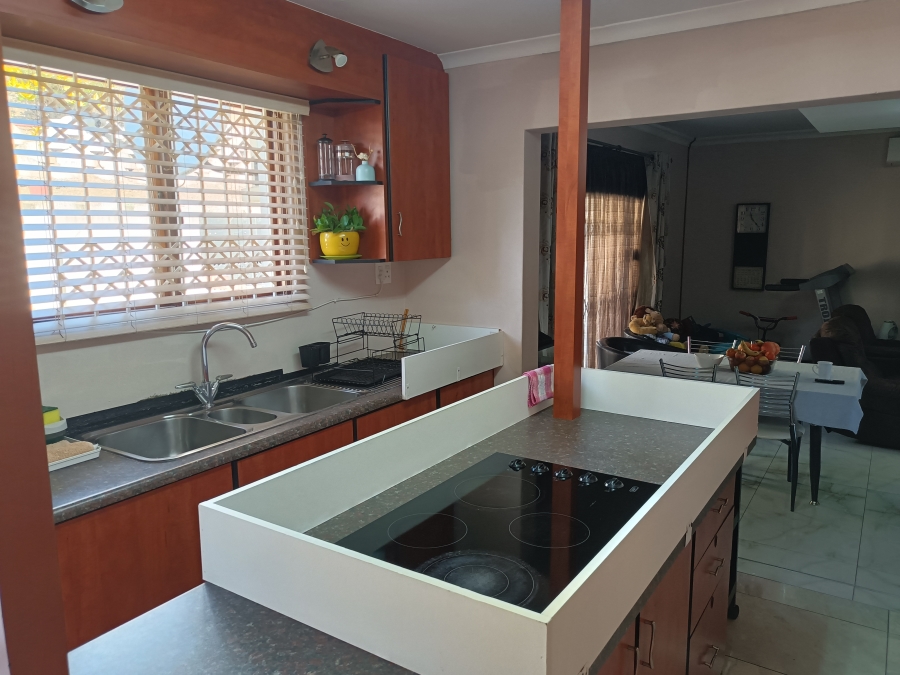3 Bedroom Property for Sale in Parkgate KwaZulu-Natal