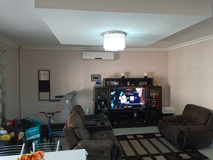 3 Bedroom Property for Sale in Parkgate KwaZulu-Natal