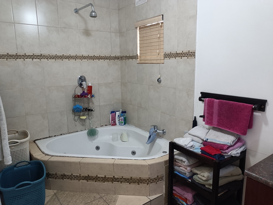 3 Bedroom Property for Sale in Parkgate KwaZulu-Natal