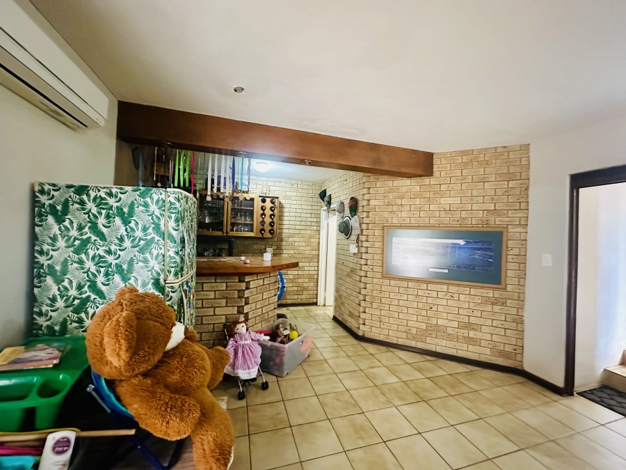 4 Bedroom Property for Sale in Meer En See KwaZulu-Natal