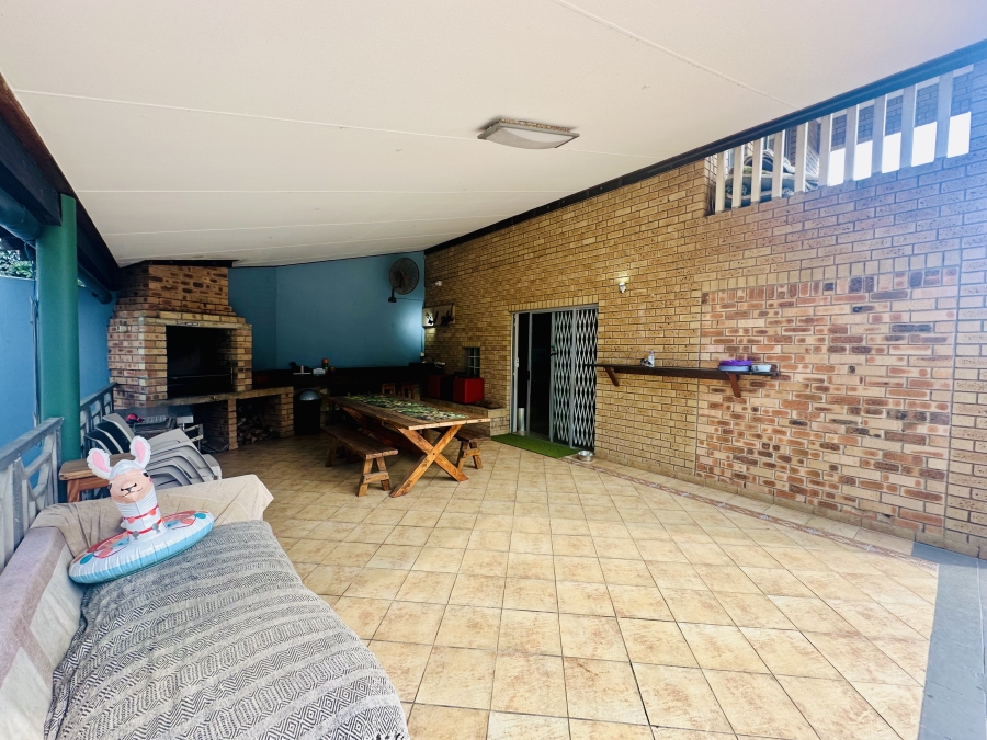 4 Bedroom Property for Sale in Meer En See KwaZulu-Natal
