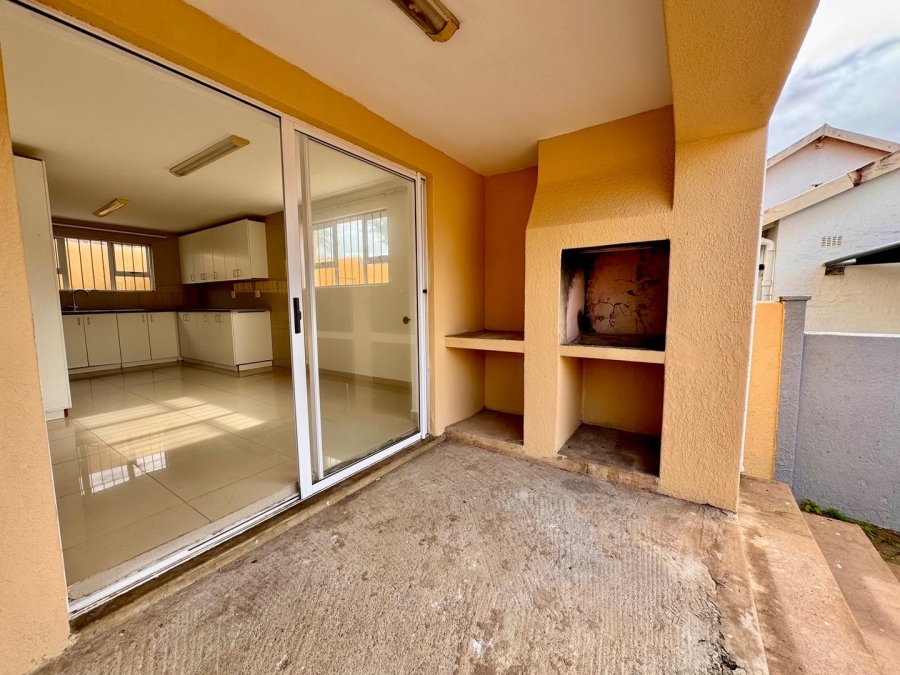 6 Bedroom Property for Sale in St Michaels On Sea KwaZulu-Natal