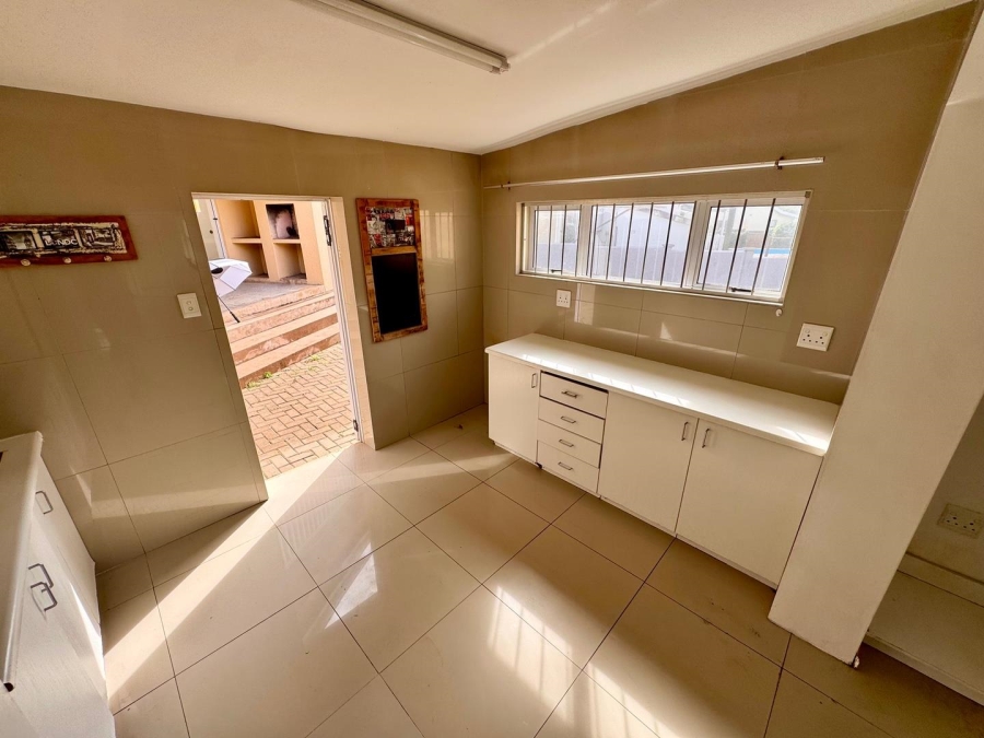 6 Bedroom Property for Sale in St Michaels On Sea KwaZulu-Natal