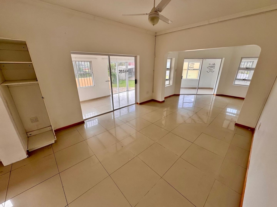 6 Bedroom Property for Sale in St Michaels On Sea KwaZulu-Natal
