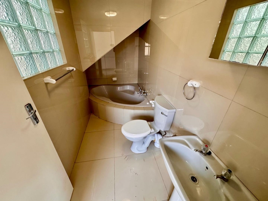 6 Bedroom Property for Sale in St Michaels On Sea KwaZulu-Natal