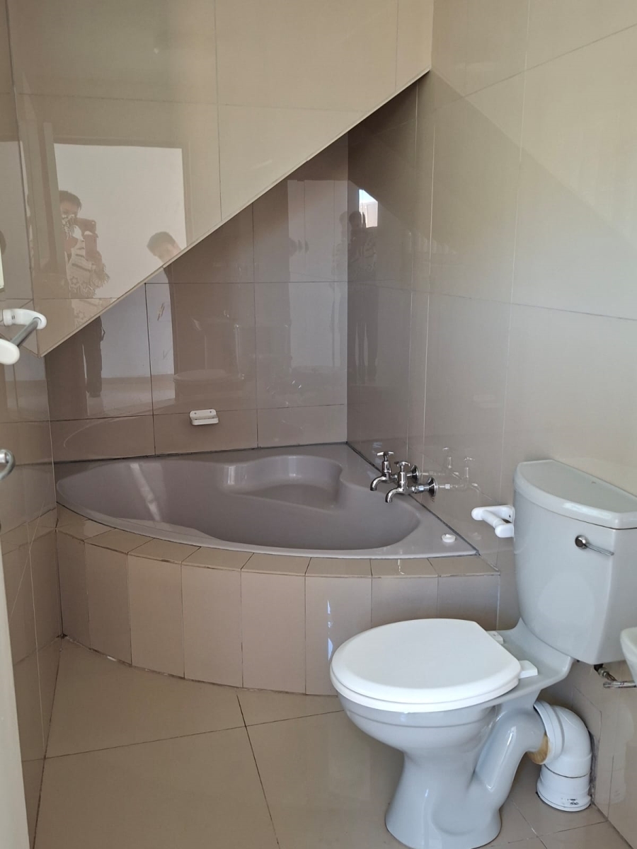6 Bedroom Property for Sale in St Michaels On Sea KwaZulu-Natal