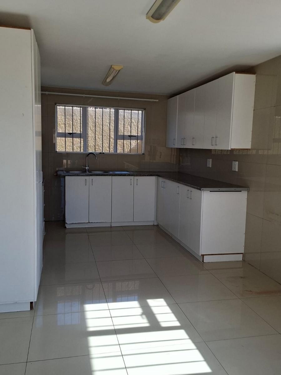 6 Bedroom Property for Sale in St Michaels On Sea KwaZulu-Natal