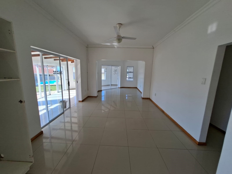 6 Bedroom Property for Sale in St Michaels On Sea KwaZulu-Natal