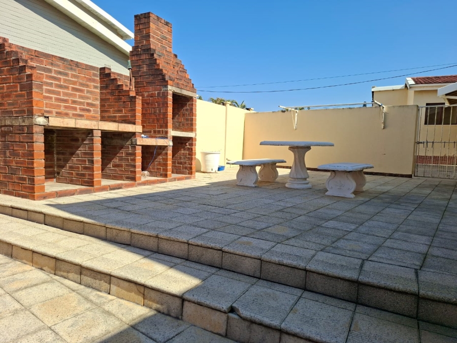 8 Bedroom Property for Sale in St Michaels On Sea KwaZulu-Natal