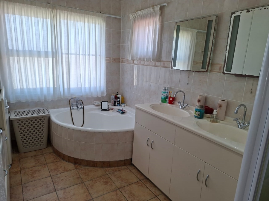 8 Bedroom Property for Sale in St Michaels On Sea KwaZulu-Natal