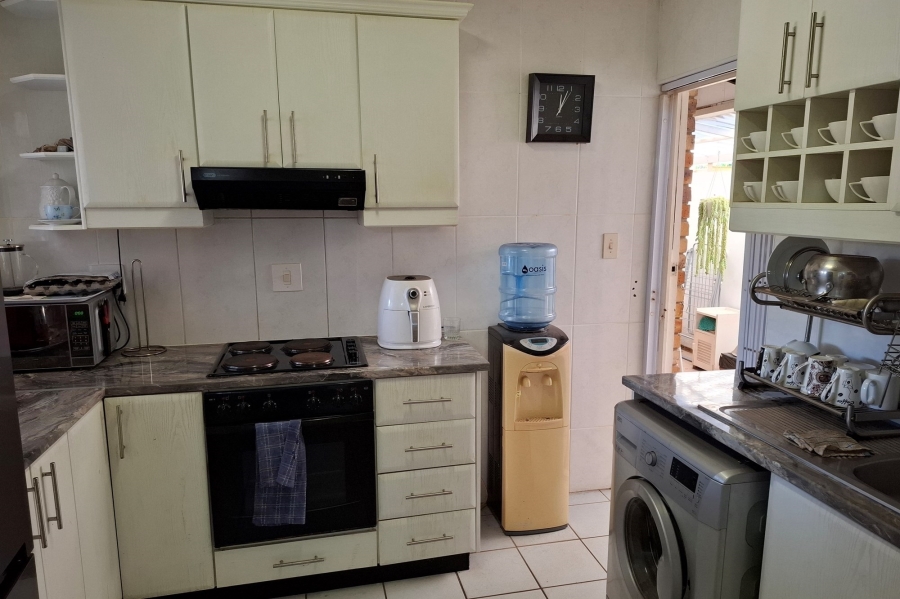 2 Bedroom Property for Sale in Uvongo KwaZulu-Natal