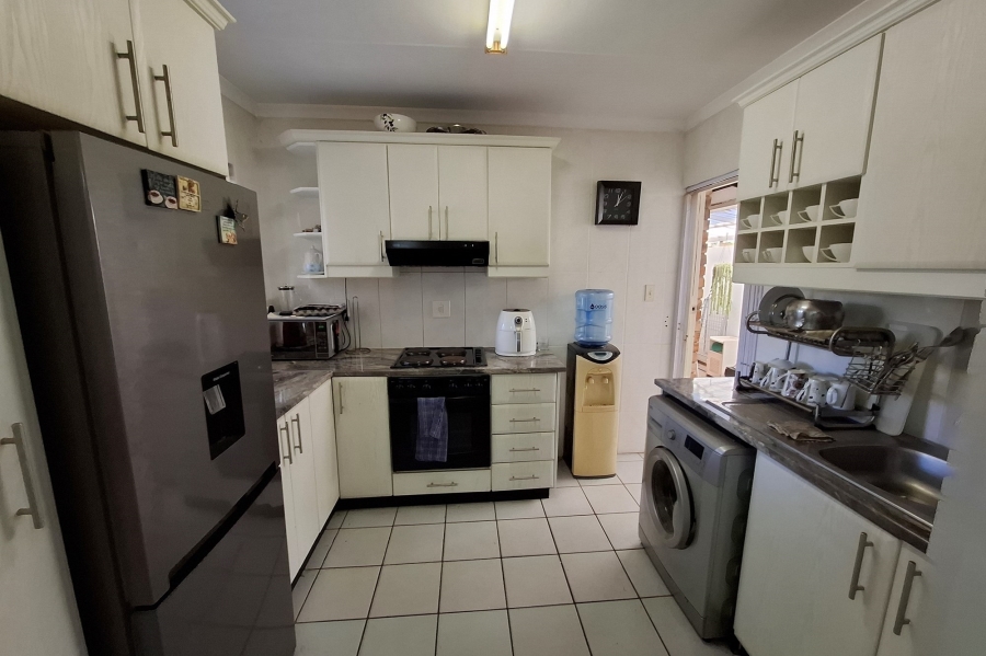 2 Bedroom Property for Sale in Uvongo KwaZulu-Natal