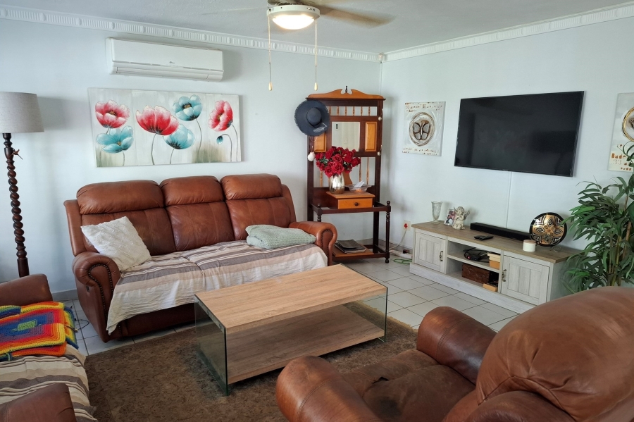2 Bedroom Property for Sale in Uvongo KwaZulu-Natal