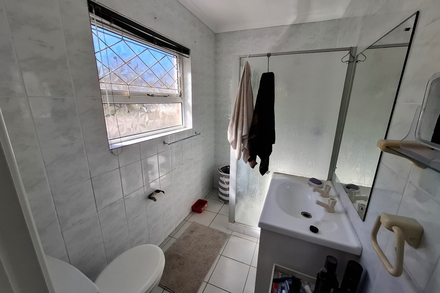 2 Bedroom Property for Sale in Uvongo KwaZulu-Natal