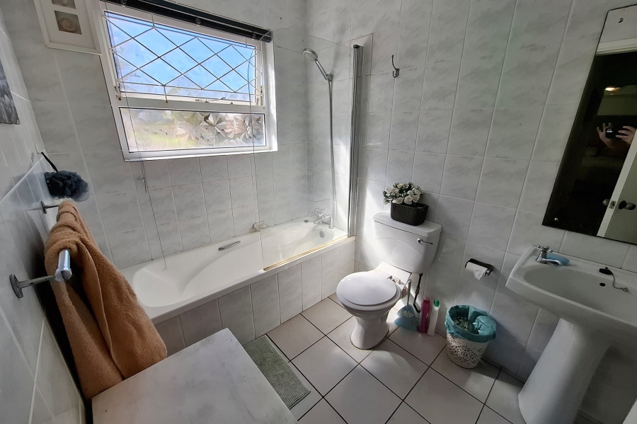 2 Bedroom Property for Sale in Uvongo KwaZulu-Natal