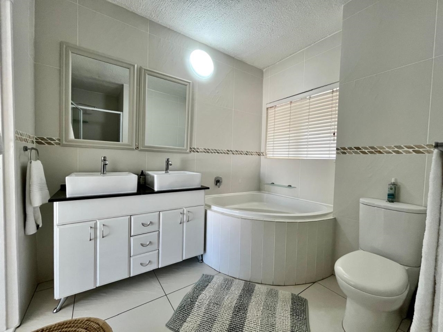 3 Bedroom Property for Sale in Willard Beach KwaZulu-Natal