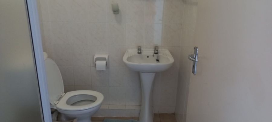 2 Bedroom Property for Sale in Uvongo KwaZulu-Natal