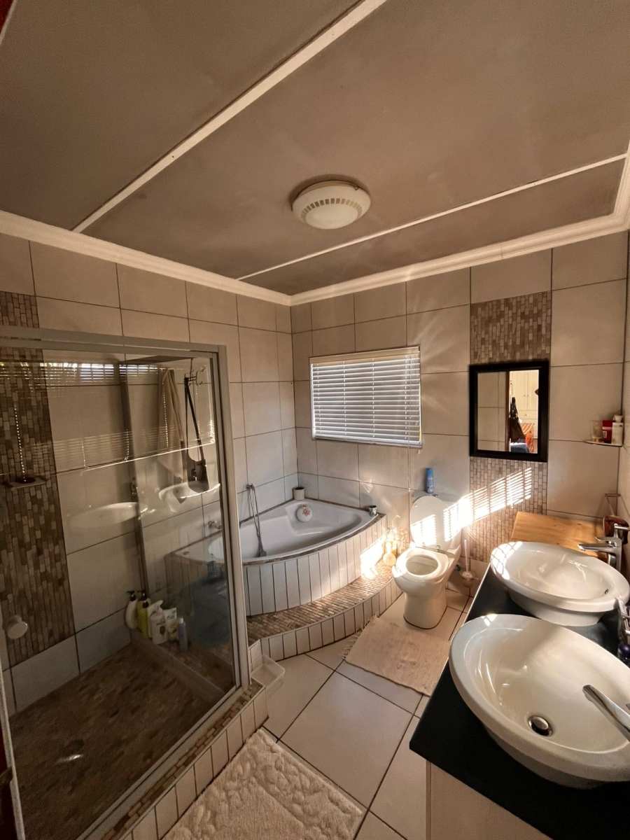 4 Bedroom Property for Sale in Meer En See KwaZulu-Natal