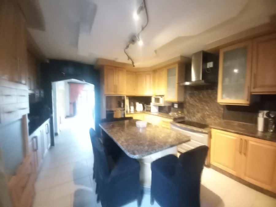 To Let 6 Bedroom Property for Rent in Somerset Park KwaZulu-Natal