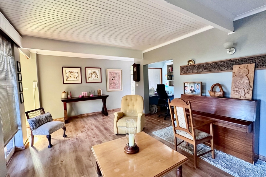 9 Bedroom Property for Sale in Huttenheights KwaZulu-Natal