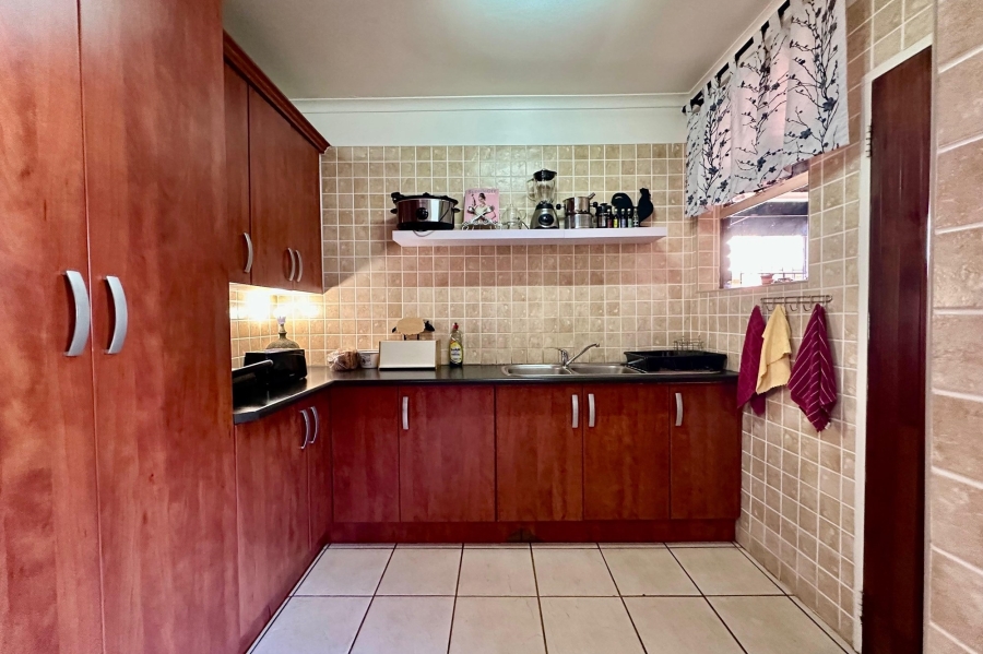 9 Bedroom Property for Sale in Huttenheights KwaZulu-Natal
