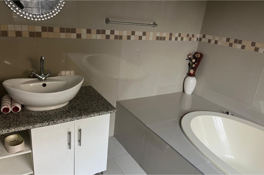 To Let 4 Bedroom Property for Rent in Caneside KwaZulu-Natal